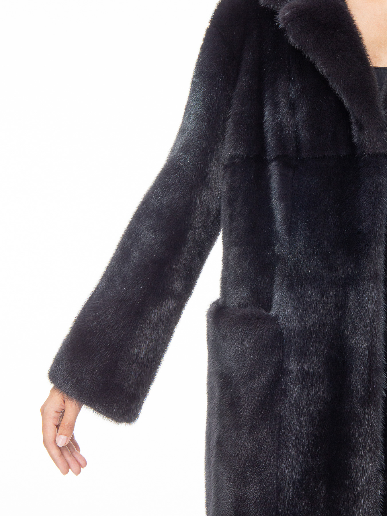 Женское норковое пальто с английским воротником и накладными карманами